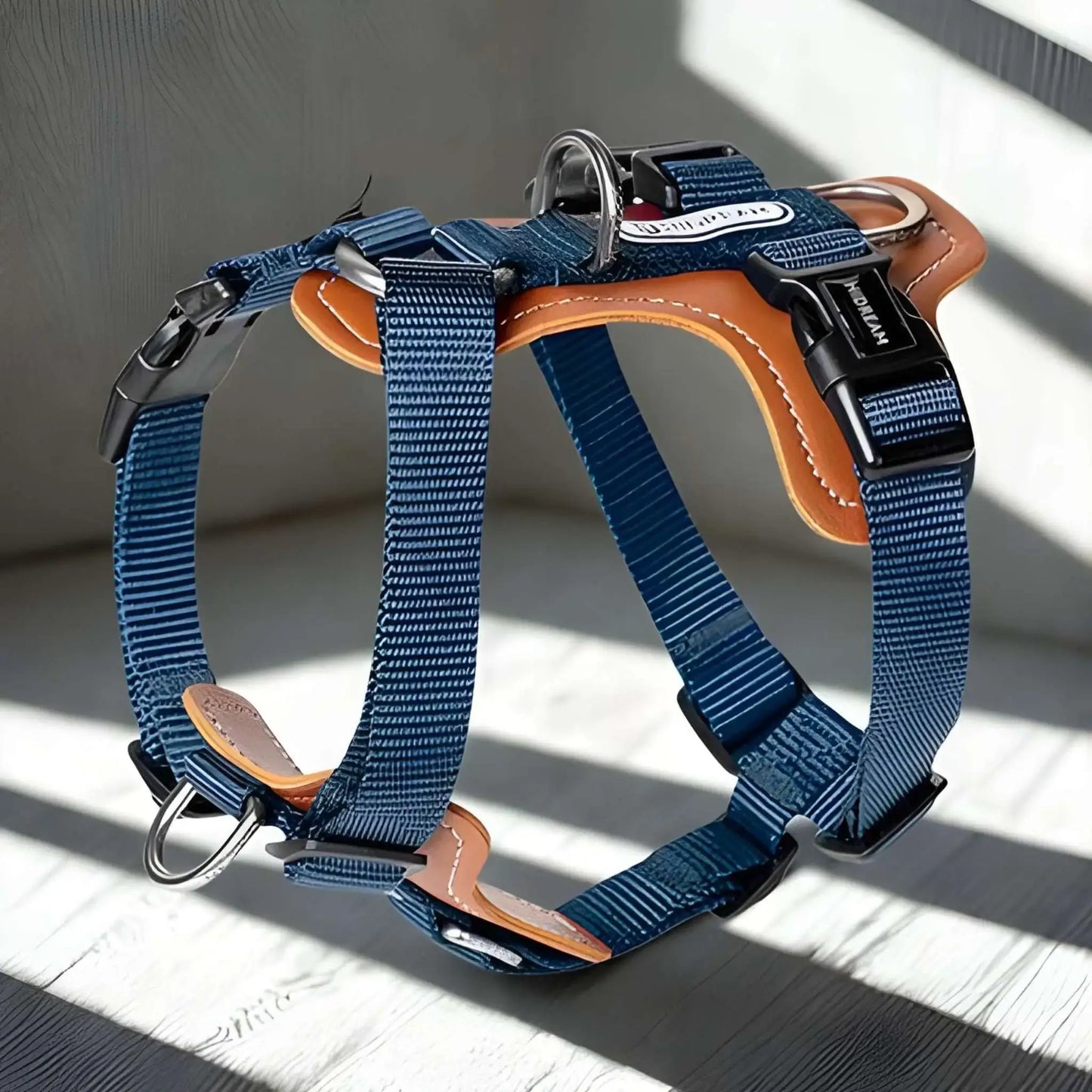 Un harnais avec sangle en nylon bleu