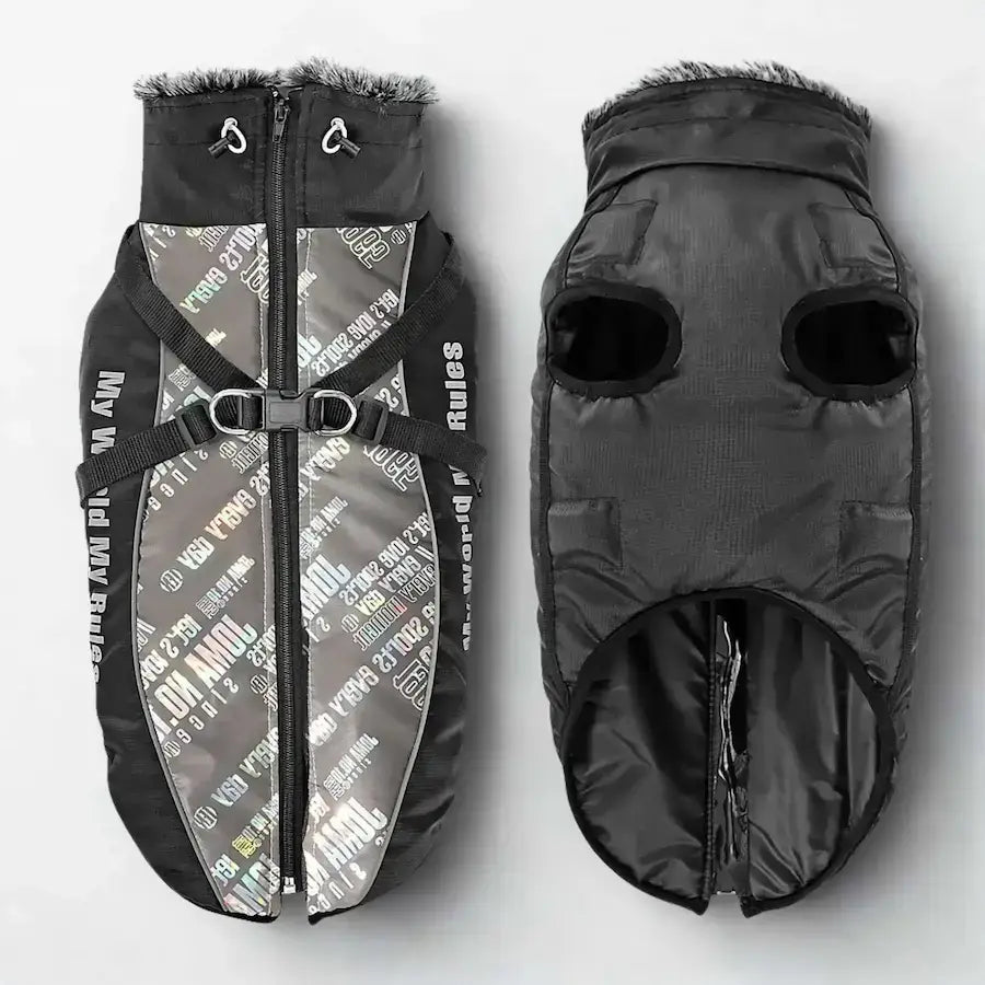 Un manteau imperméable pour chien gris avec motif écriture réfléchissant.