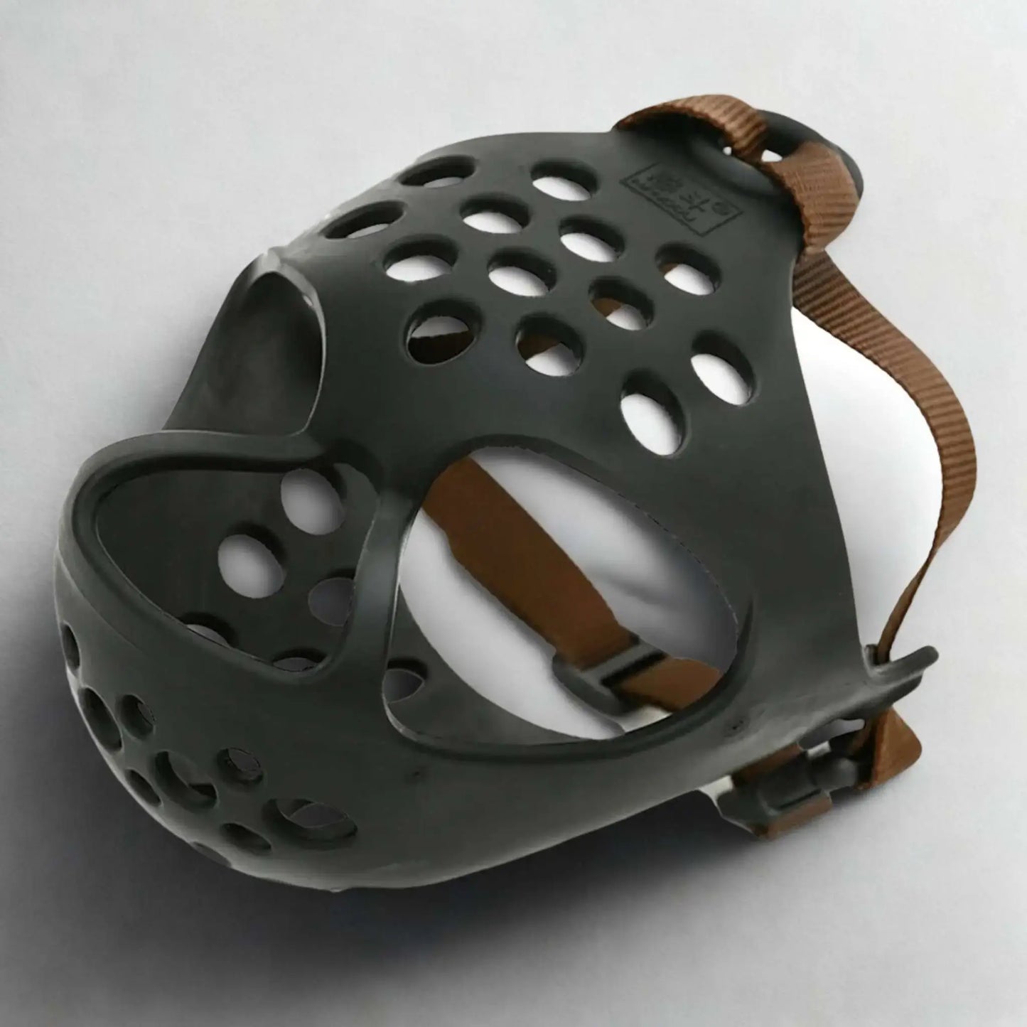 Une muselière bouledogue français FrenchMuse de couleur noire.