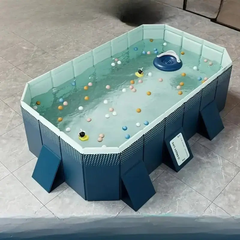 Une piscine pour chien de très grande taille.