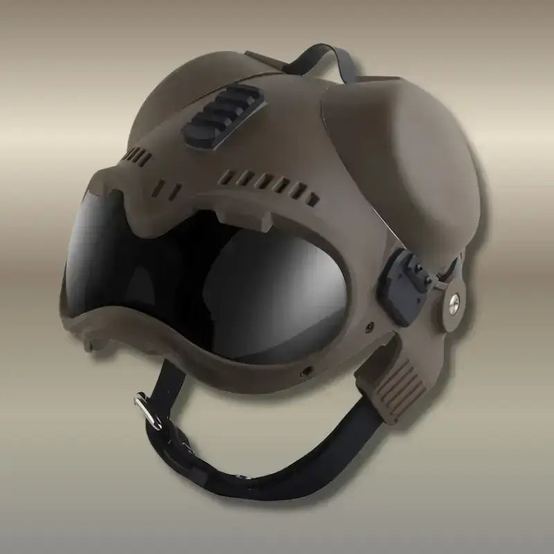 Casque pour chien de couleur tan.
