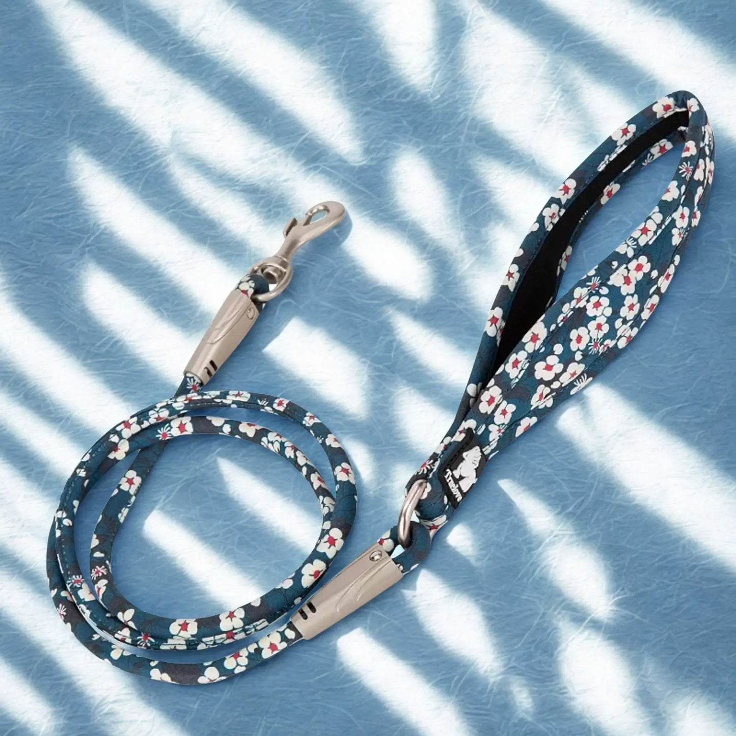 Pour chien en laisse Canfil, couleur bleu fleural.