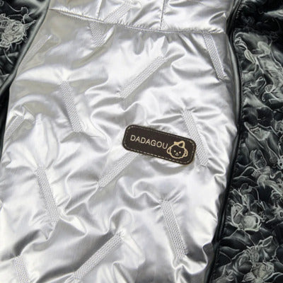 chien manteau couleur argente lustre