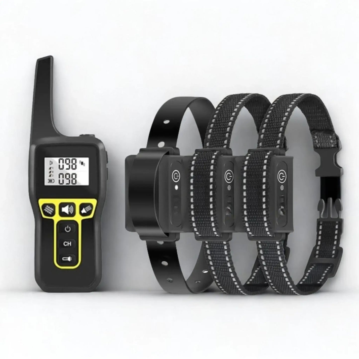 Collier anti-aboiement chien ZenPatte trois sangles noires réfléchissantes et une télécommande.