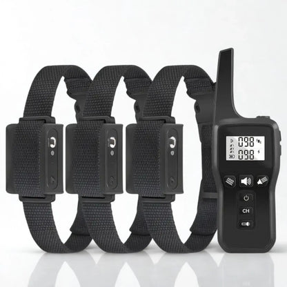 Collier anti-aboiement chien ZenPatte trois dispositifs noirs et une télécommande noire.
