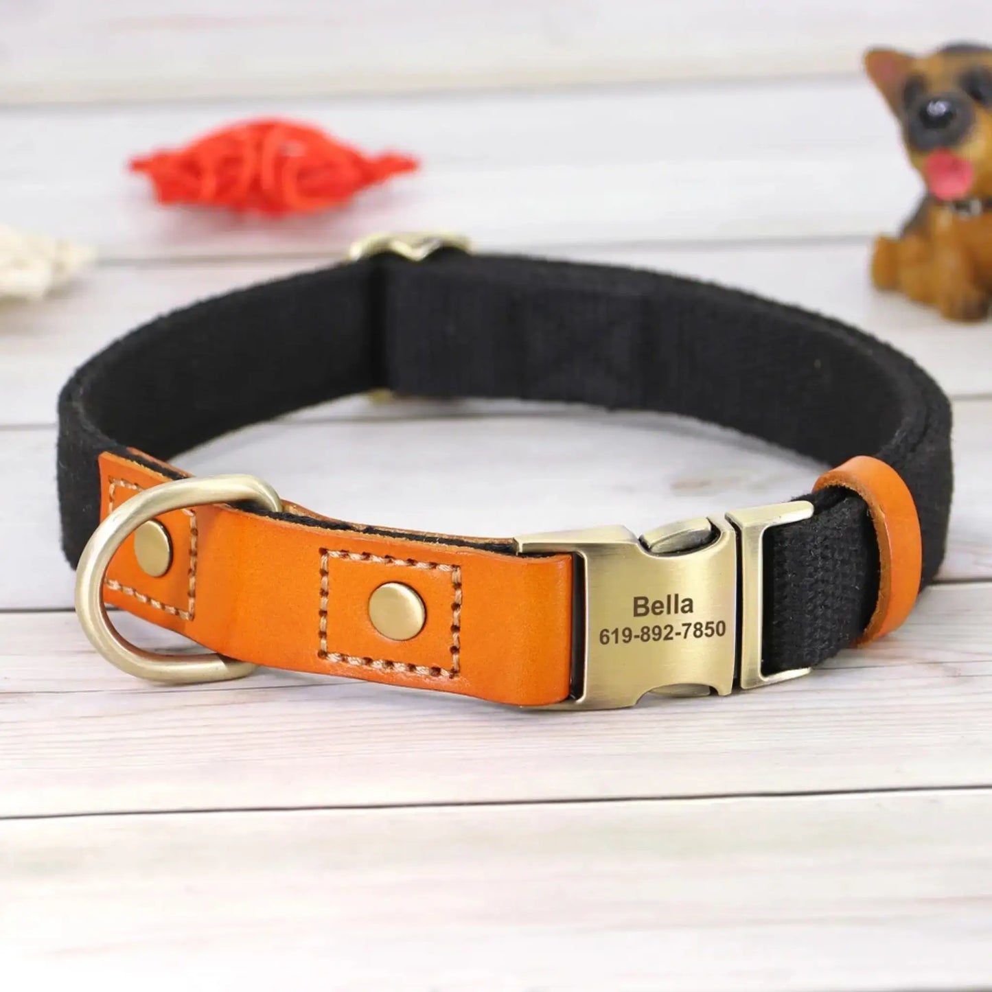 Un collier noir avec cuir PU orange.