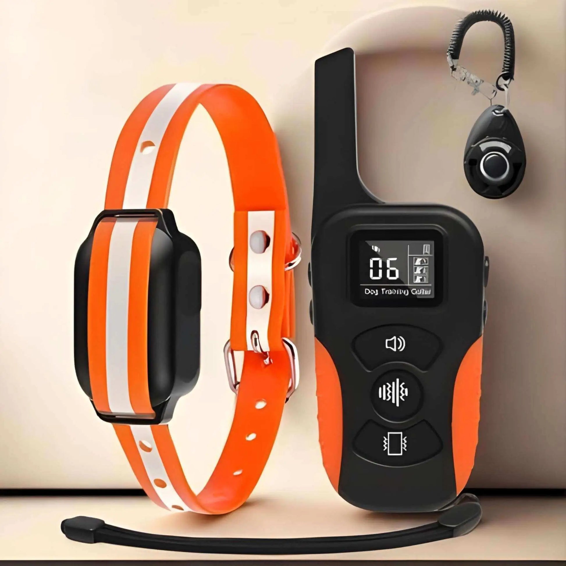 Un collier de dressage chien orange PVC avec bande réfléchissante et un cliker.
