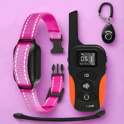 Un collier de dressage chien rose en nylon, fil réfléchissant avec un cliker.