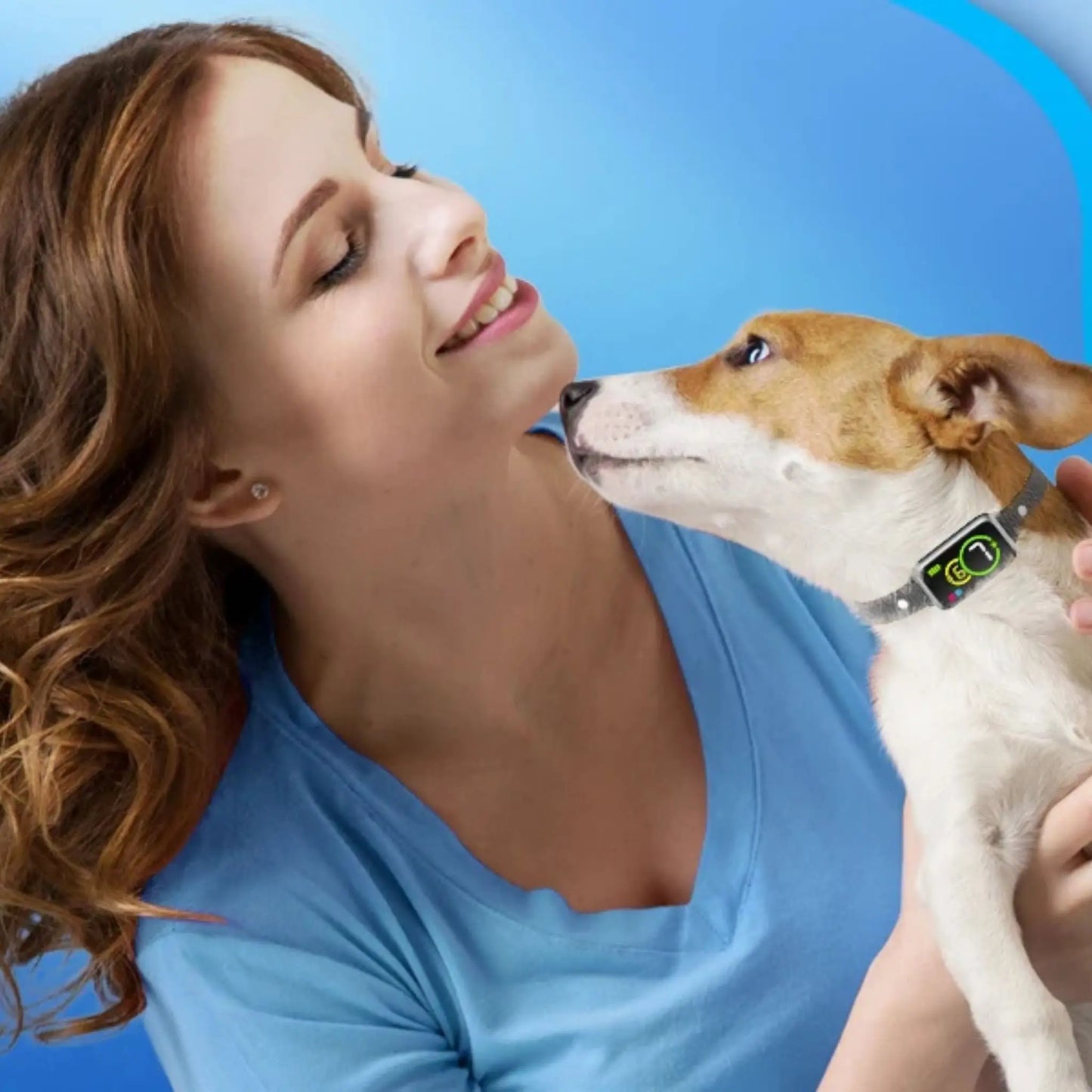 Une femme avec son Jack Russell avec son collier anti aboiement.