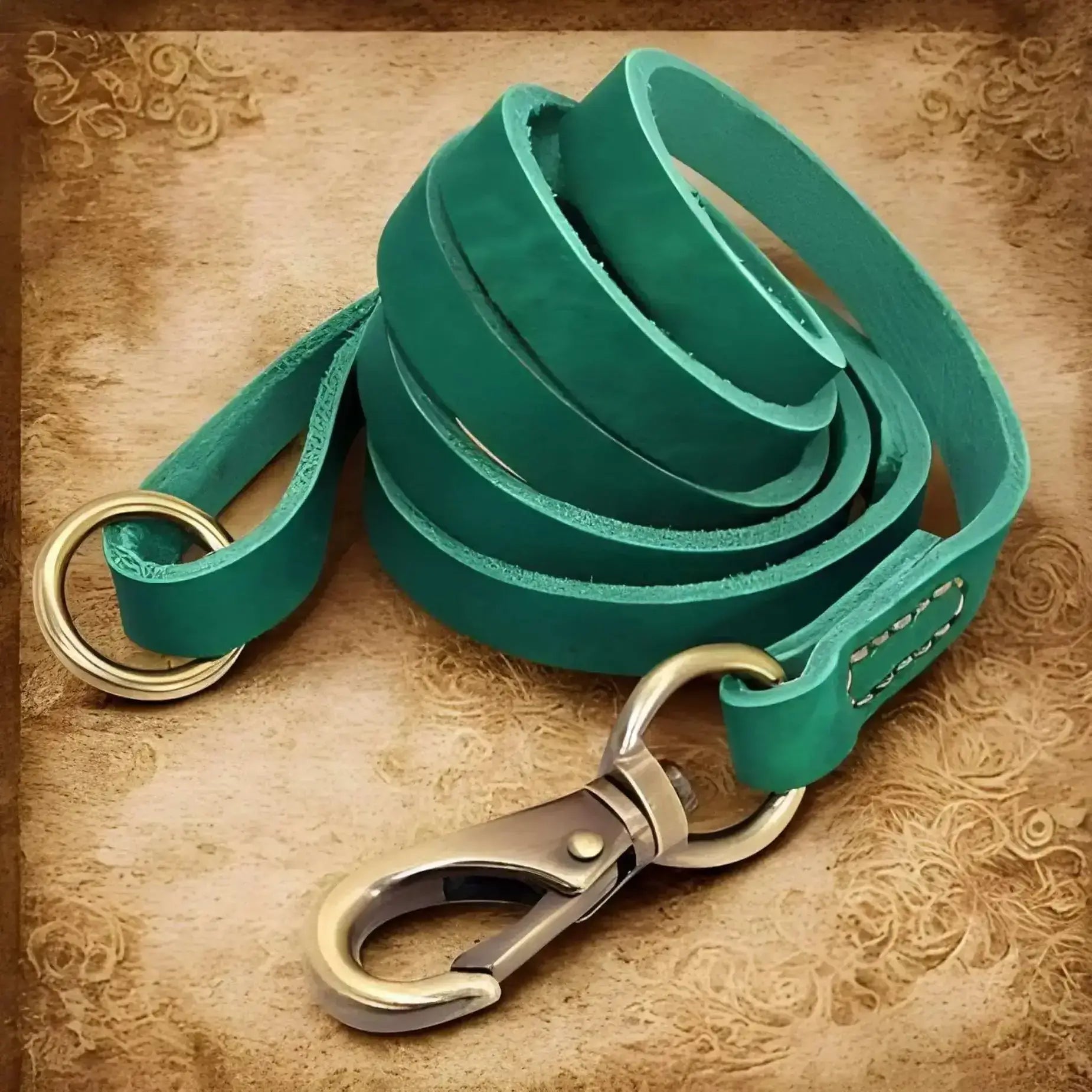Une laisse assortie avec les colliers pour chiens personnalisés en cuir véritable vert.