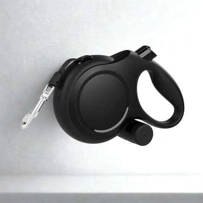 Une laisse pour chien enrouleur de couleur noire.