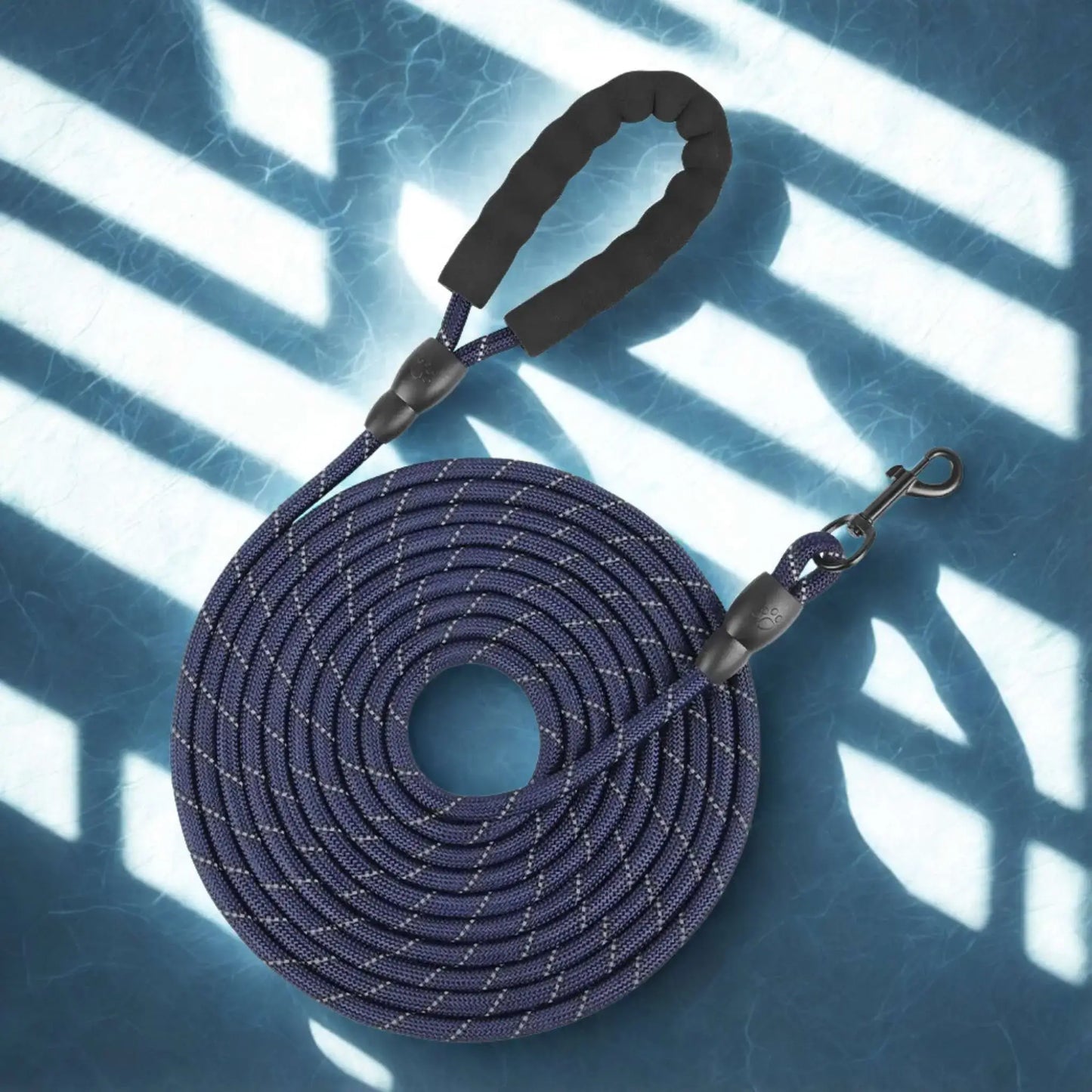 Une longe pour chien de couleur bleu marin.