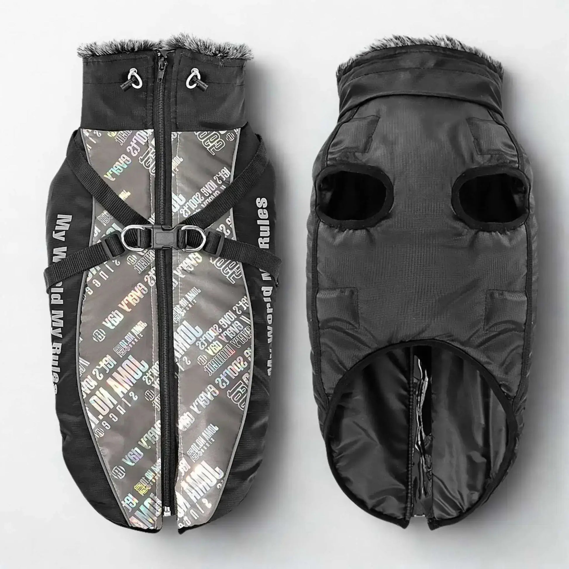 Un manteau imperméable pour chien gris avec motif écriture réfléchissant.
