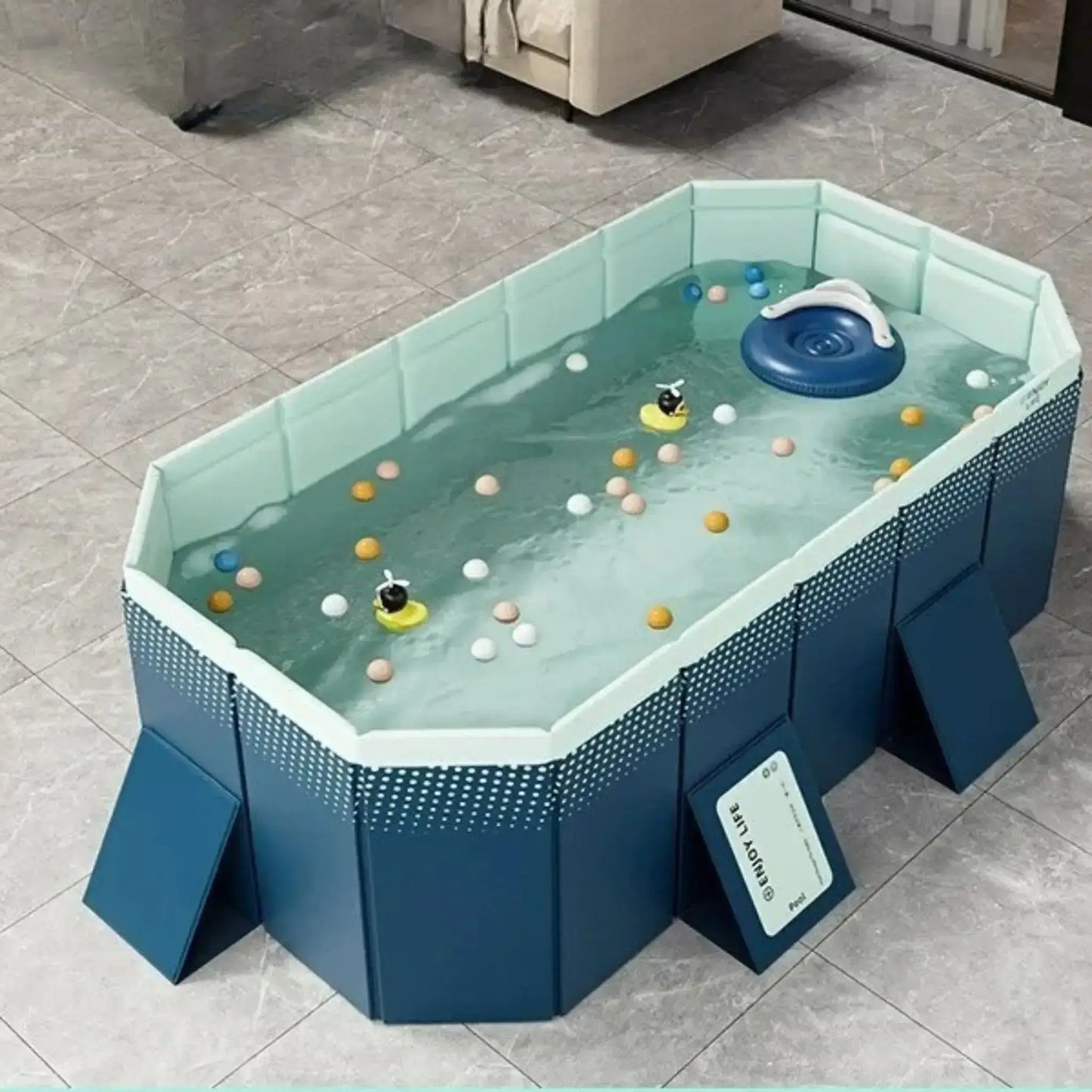 Une piscine pour chien de grande taille.