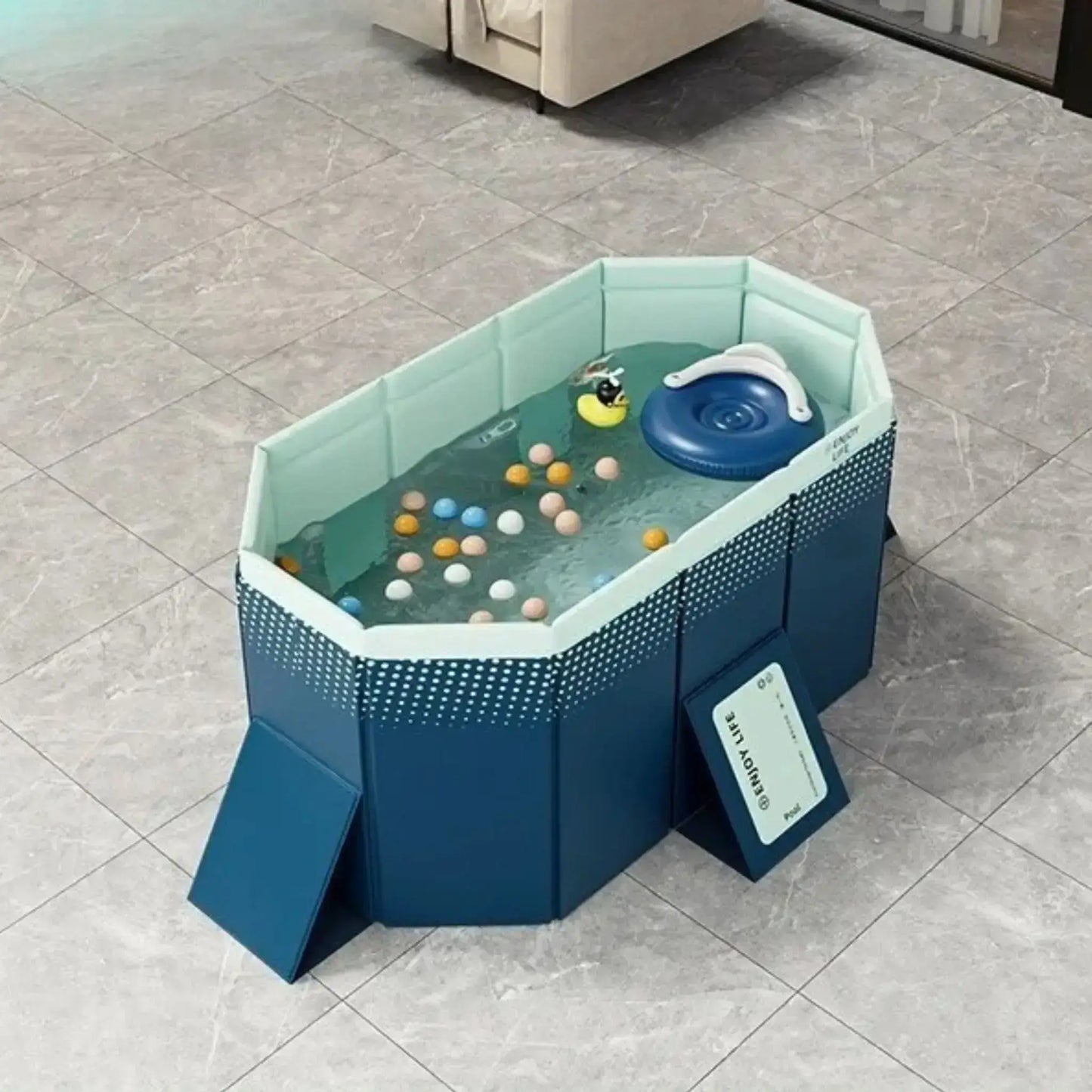 Une piscine pour chien bleu grandeur petit.