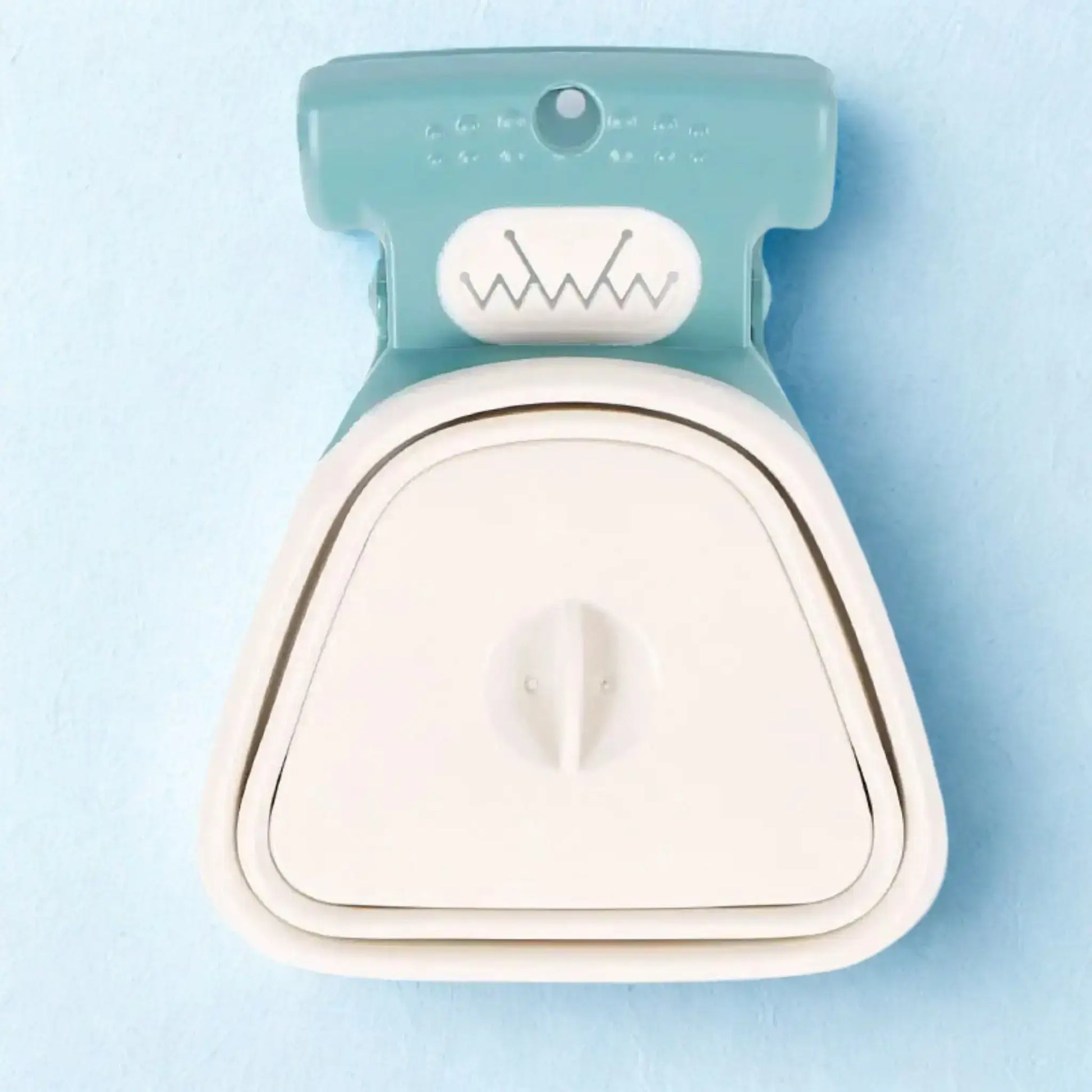 Un ramasse-crotte pour chien de couleur turquoise.