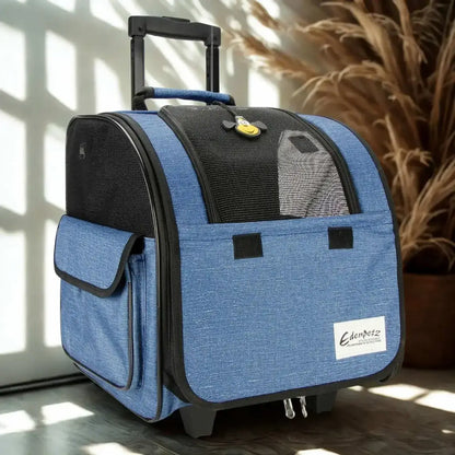 Un sac de transport pour petit chien bleu avec maille respirante peut être utilisé comme sac à dos. 