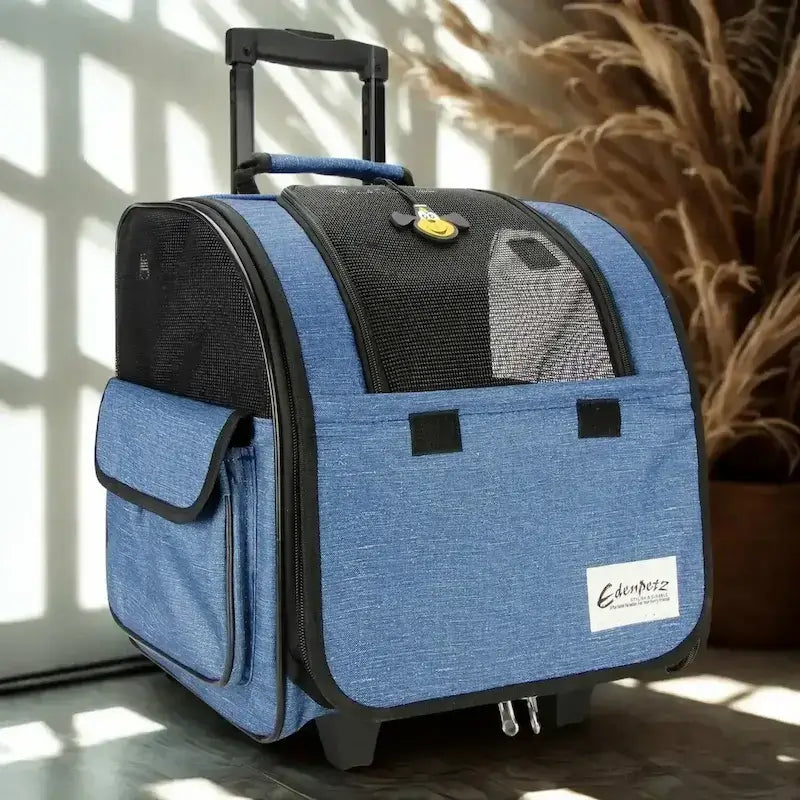 Un sac de transport pour chien de couleur bleue.