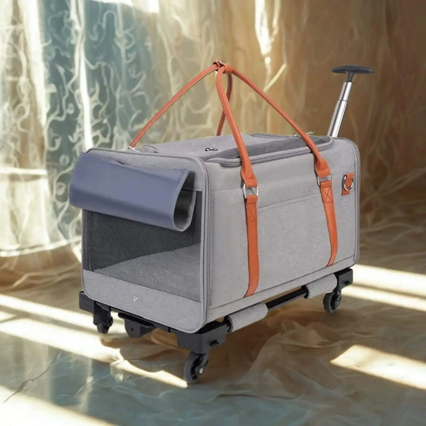 Un sac pour transport de chien de couleur grise.