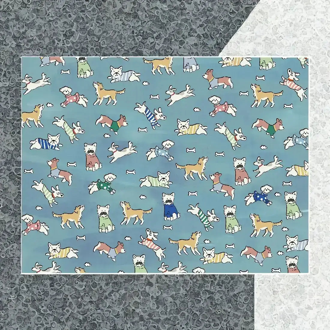 Un tapis frais pour chien de couleur bleu avec motif de chien.