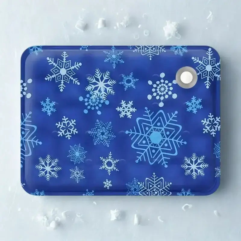 Un tapis réfrigérant pour chien de couleur bleue foncé avec motif de flocon.