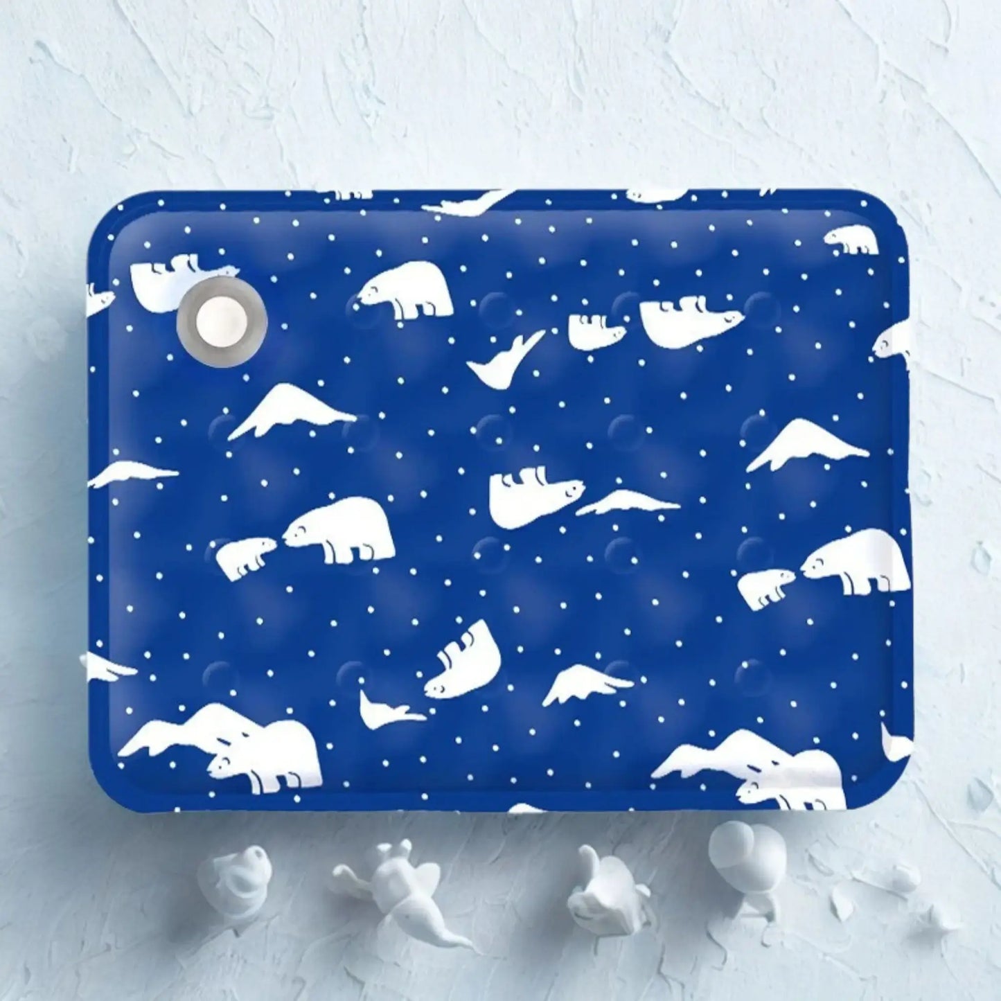 Un tapis réfrigérant de couleur bleue avec motif d'ours polaire.